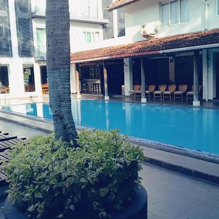 Earl'S Red Passikudah Hotel Exterior photo